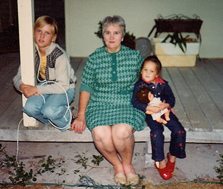 Kelly, Nana (Dot), Jodi on the front verandah at Jurien Bay